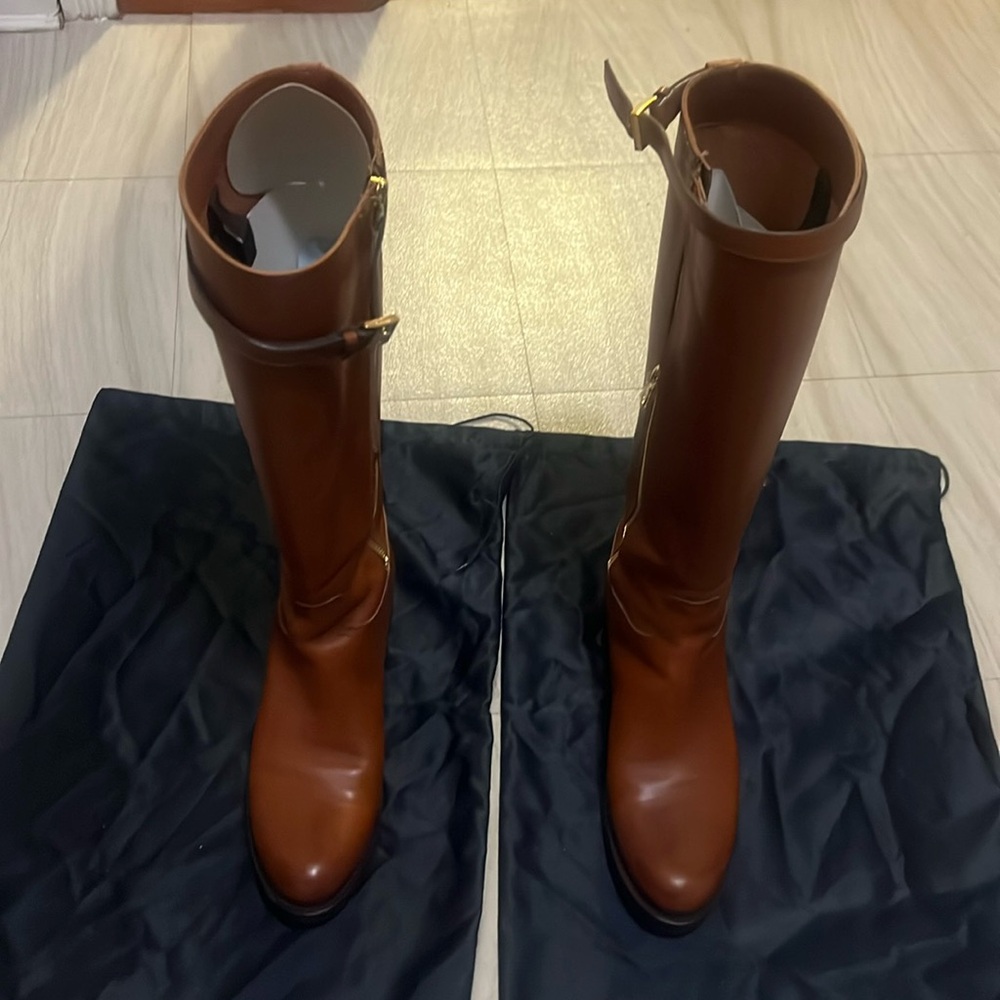Prada boots in excellent condition